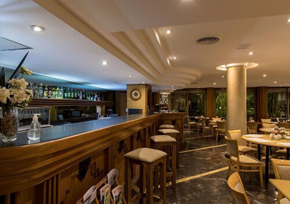 Solans Riviera Hotel 4*